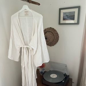 Avy & Co 100% Linen Robe